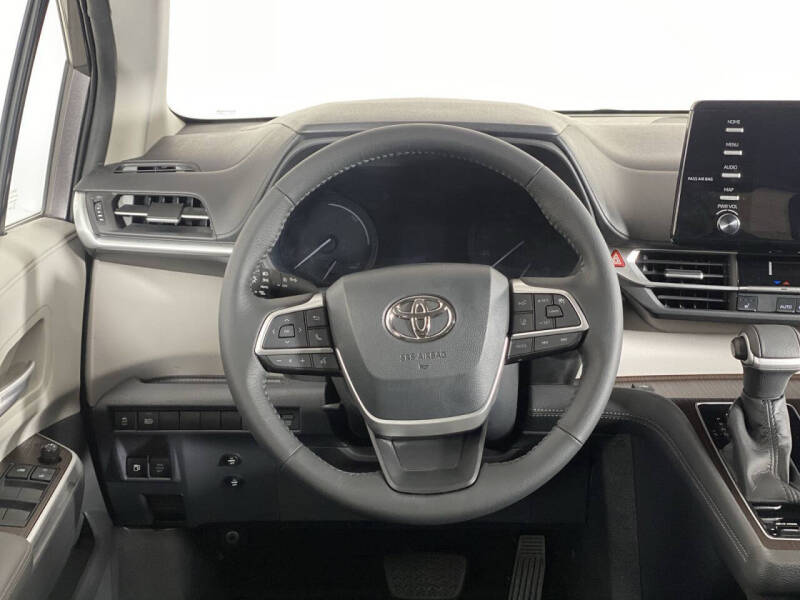 2021 Toyota Sienna XLE photo 10