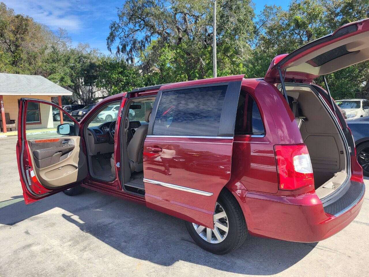 2016 Chrysler Town and Country for sale at FAMILY AUTO BROKERS in Longwood, FL