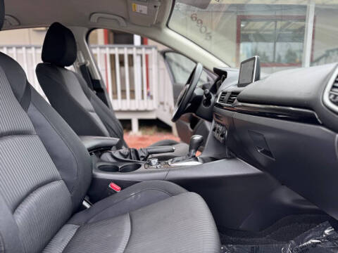 2016 Mazda MAZDA3 i Sport