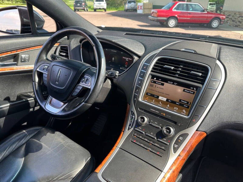 2019 Lincoln Nautilus Select