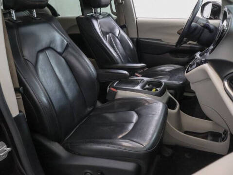 2017 Chrysler Pacifica Touring-L Plus