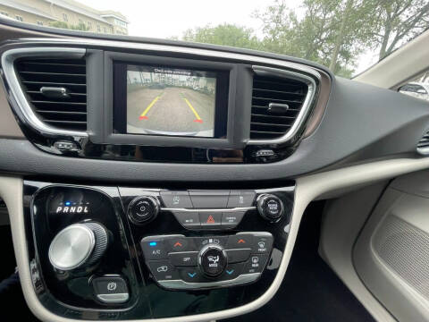 2021 Chrysler Voyager LX