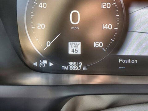 2022 Volvo XC90 T6 Momentum 6-Passenger