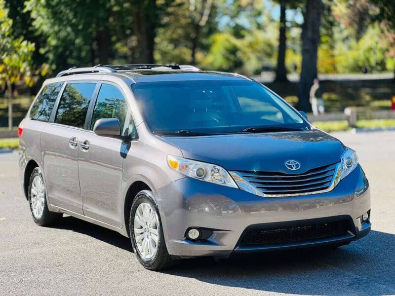 2016 Toyota Sienna XLE 8-Passenger