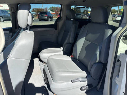 2011 Volkswagen Routan SE