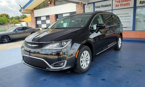 2018 Chrysler Pacifica for sale at ELITE AUTO WORLD in Fort Lauderdale FL