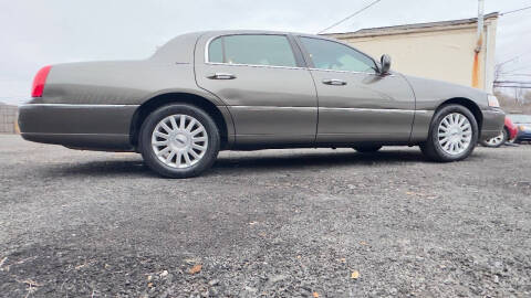 2003 Lincoln Town Car Signature