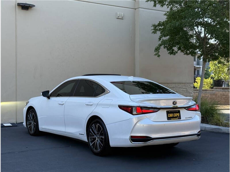 2022 Lexus ES 300h