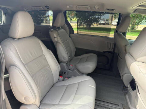 2017 Toyota Sienna XLE 8-Passenger