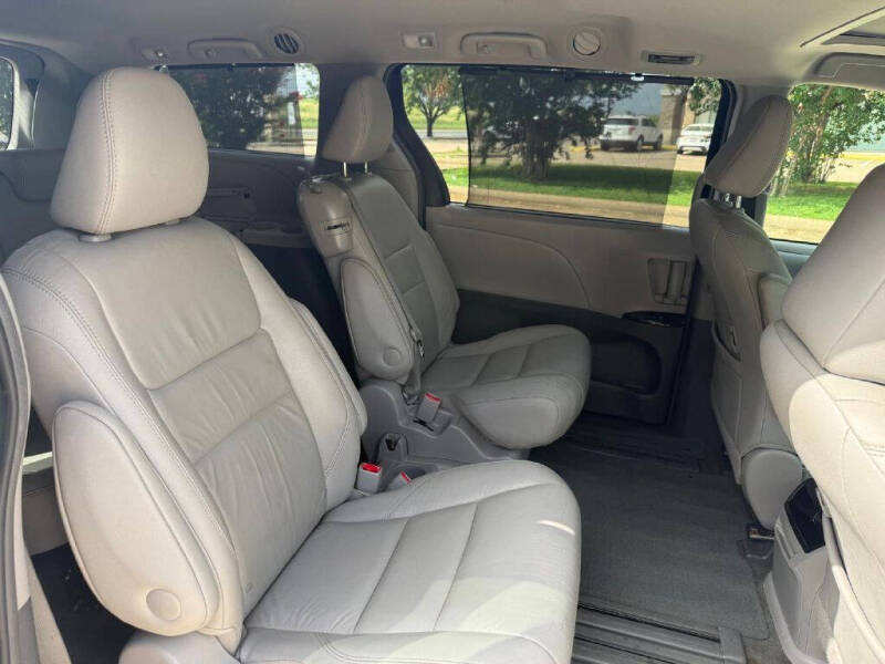 2017 Toyota Sienna XLE 8-Passenger