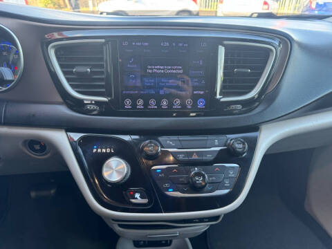 2017 Chrysler Pacifica Touring-L