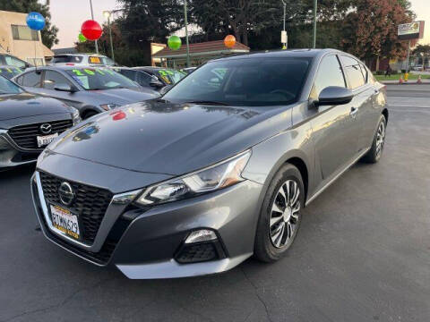 2019 Nissan Altima for sale at La Mesa Auto Sales in Huntington Park CA