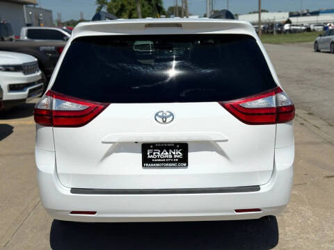 2017 Toyota Sienna LE 8-Passenger