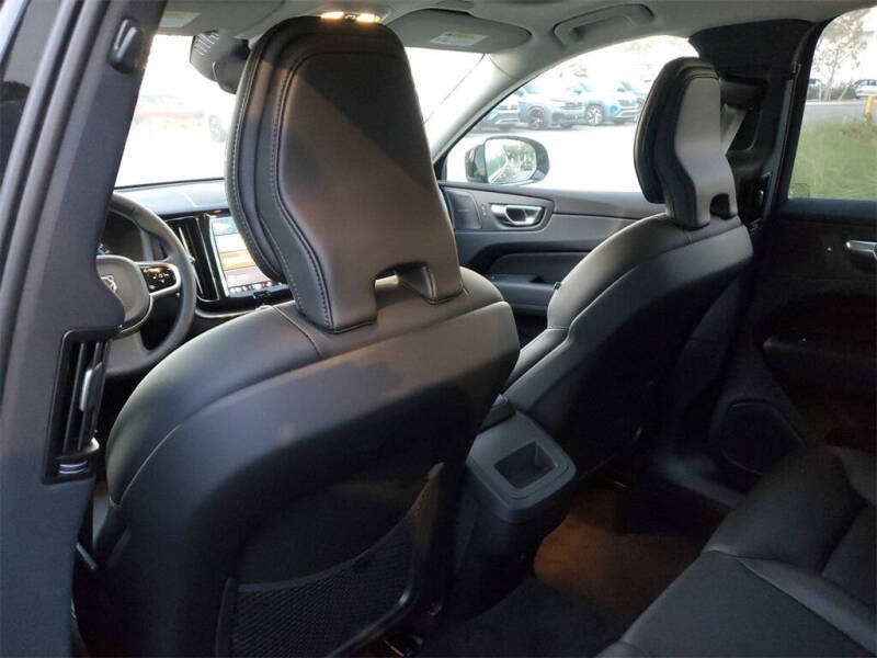 2025 Volvo XC60 B5 Plus Dark Theme