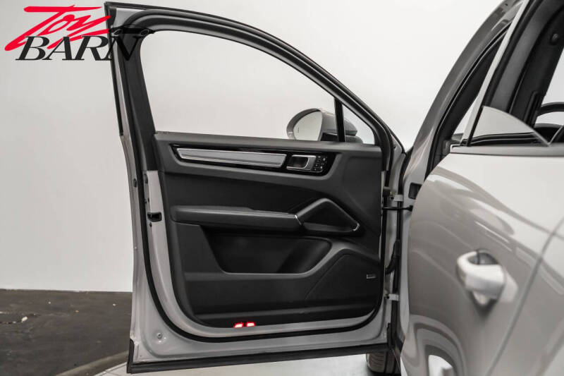 2023 Porsche Cayenne Coupe Platinum Edition