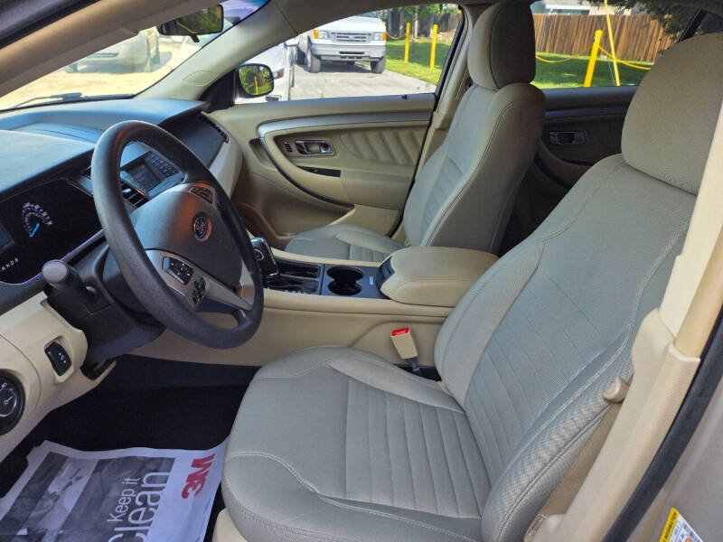 2018 Ford Taurus SE