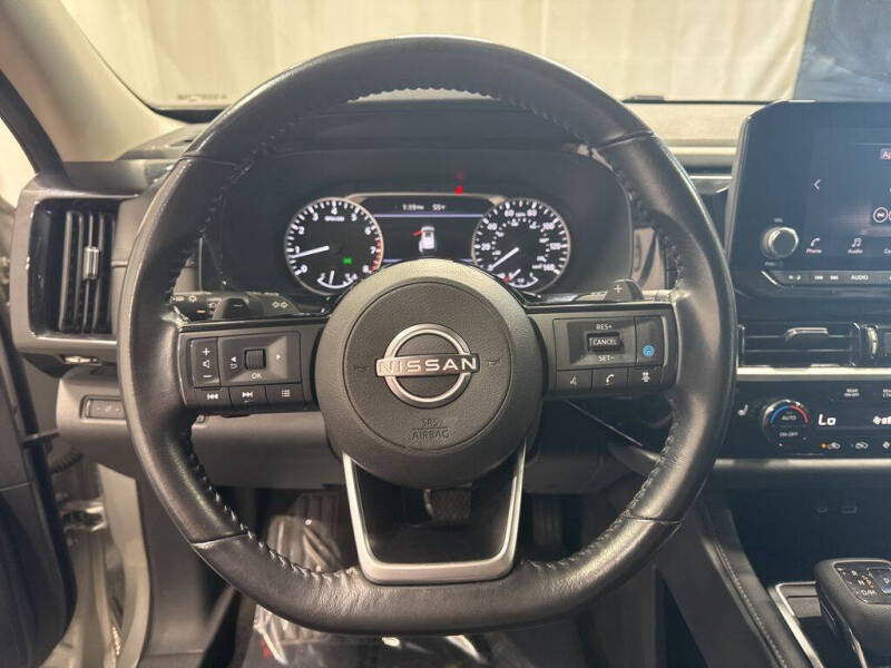 2022 Nissan Pathfinder SV