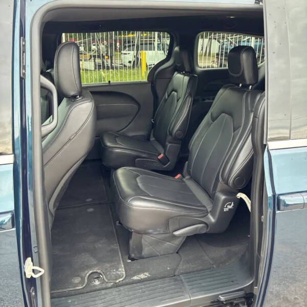 2025 Chrysler Pacifica Select
