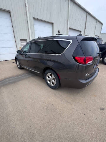 2017 Chrysler Pacifica Touring-L Plus