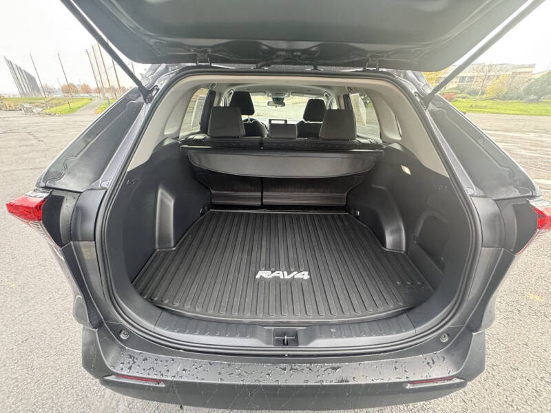 2024 Toyota RAV4 Hybrid LE