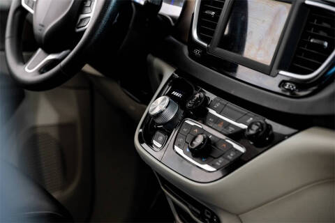 2020 Chrysler Voyager LXi