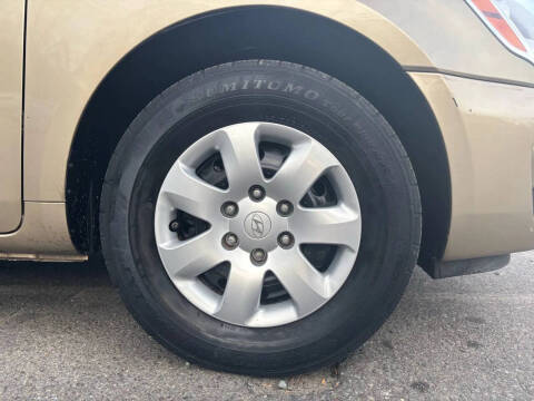 2007 Hyundai Entourage