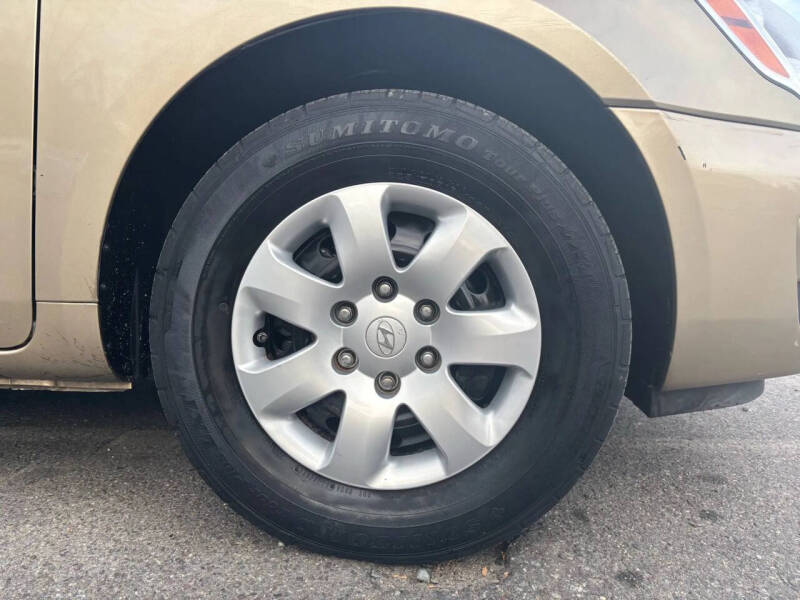 2007 Hyundai Entourage