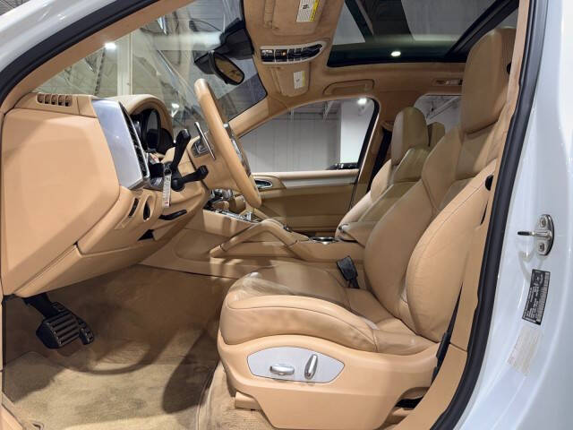 2013 Porsche Cayenne GTS