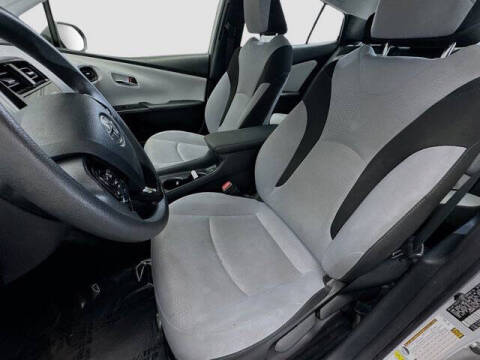 2022 Toyota Prius LE