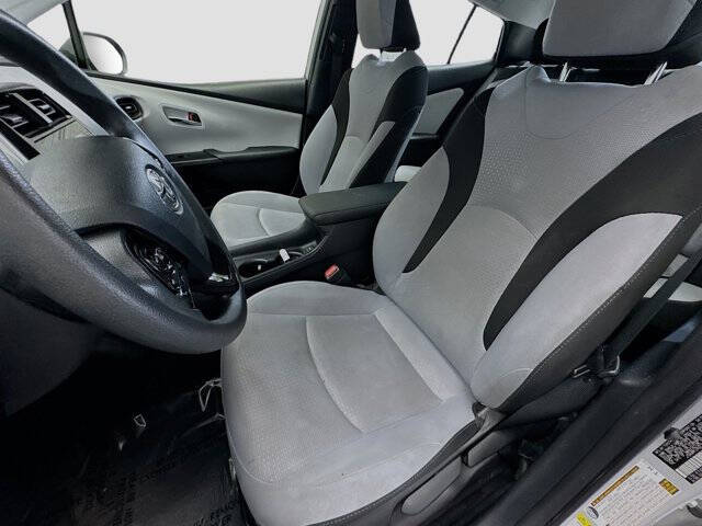 2022 Toyota Prius LE