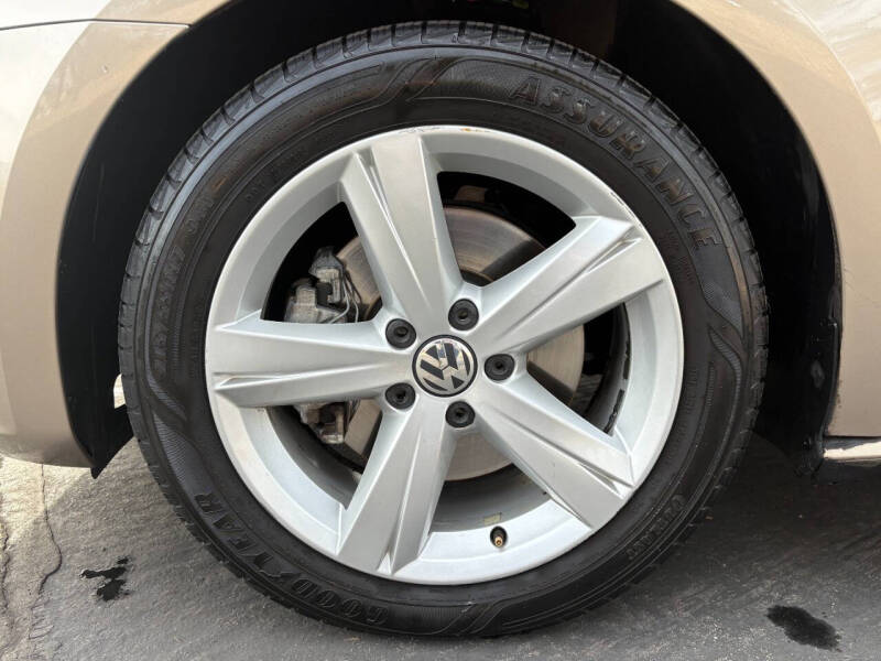 2015 Volkswagen Passat 1.8T Limited Edition