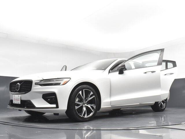 2024 Volvo S60 B5 Core Dark Theme