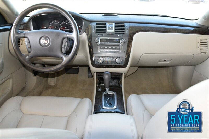 2011 Cadillac DTS Luxury Collection