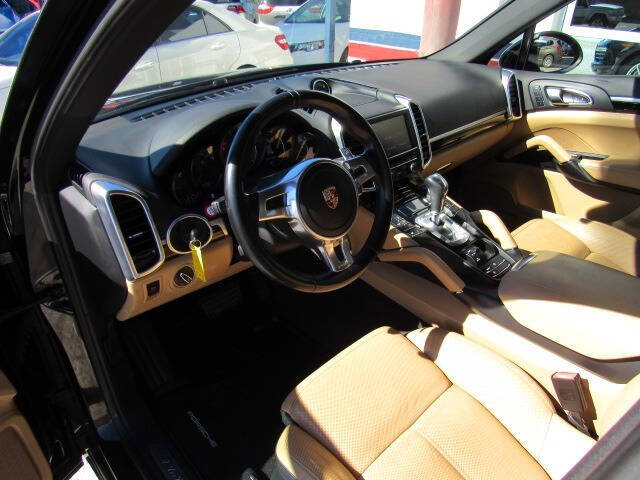 2014 Porsche Cayenne Platinum