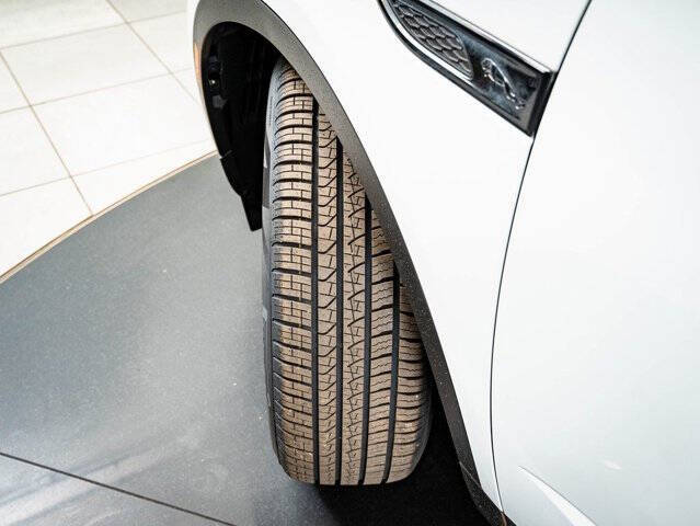 2022 Jaguar E-PACE P250 SE