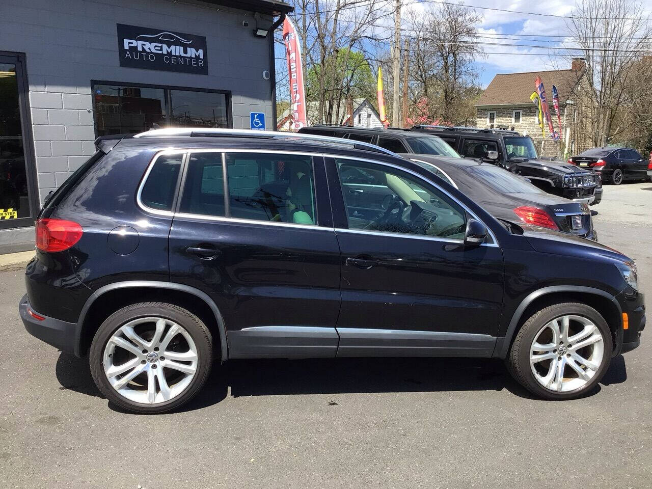 2012 Volkswagen Tiguan SEL photo 10