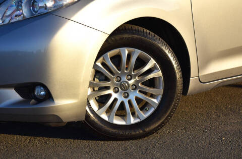 2016 Toyota Sienna XLE Premium 8-Passenger