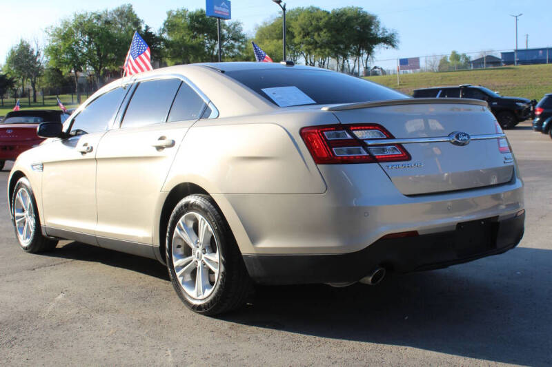 2017 Ford Taurus SEL