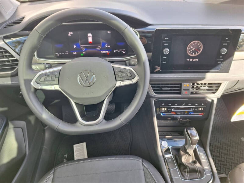 2026 Volkswagen Taos SE Black