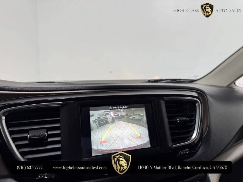 2020 Chrysler Voyager LXi