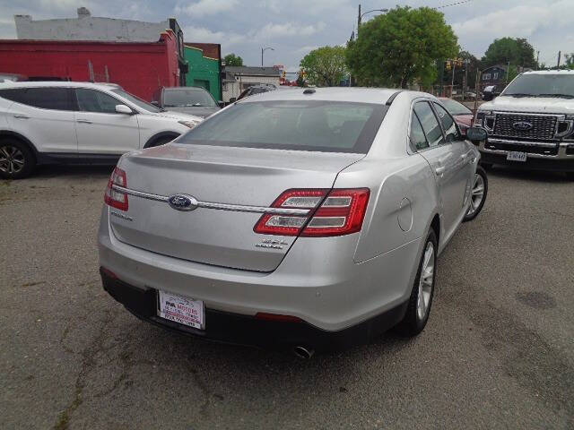 2015 Ford Taurus SEL