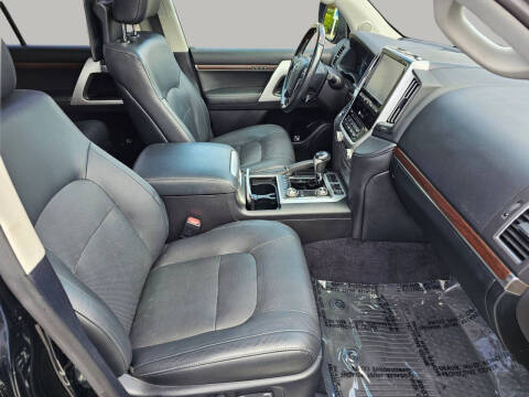 2017 Toyota Land Cruiser