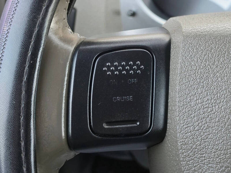 2006 Mitsubishi Raider XLS