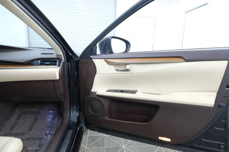 2017 Lexus ES 300h