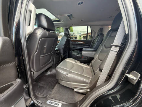 2017 Cadillac Escalade Luxury