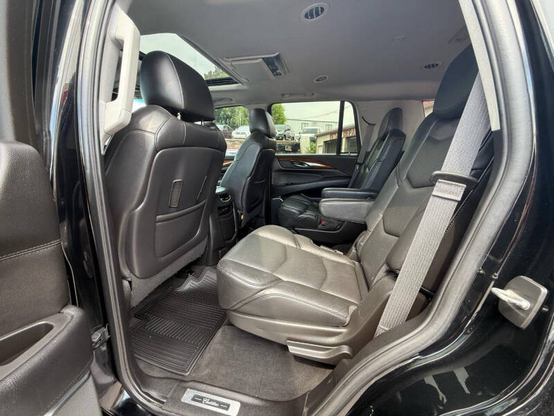 2017 Cadillac Escalade Luxury