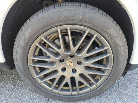 2017 Porsche Cayenne Platinum Edition