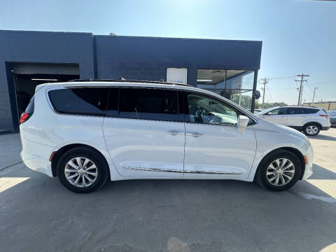 2017 Chrysler Pacifica Touring Plus