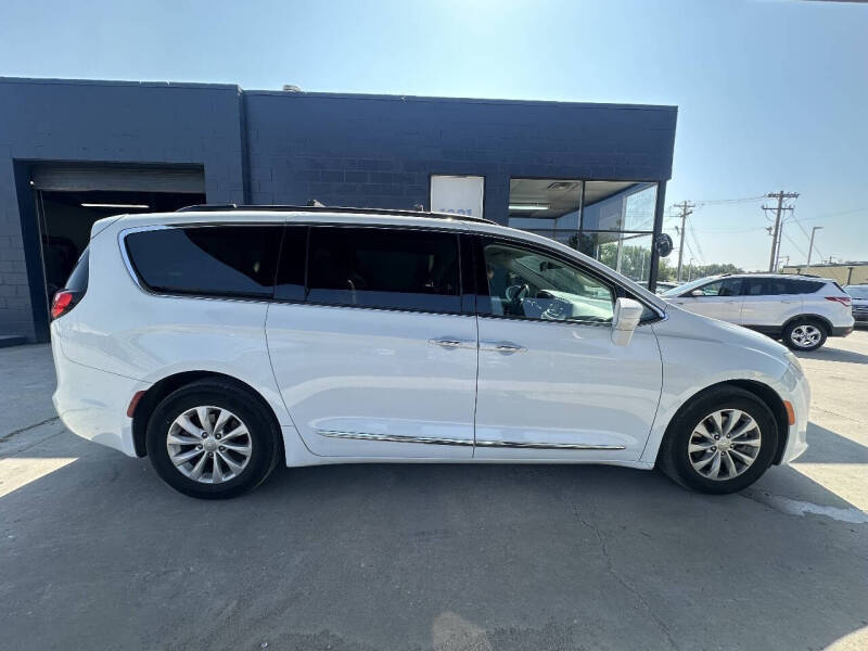 2017 Chrysler Pacifica Touring Plus
