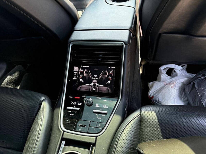 2017 Porsche Panamera 4